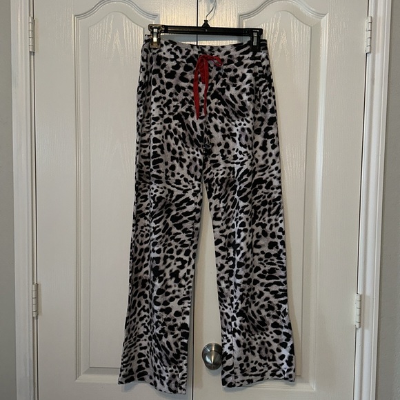 Soma Animal Print Long Sleeves and Pants Pajama Set Size XS Black and White - Picture 7 of 16